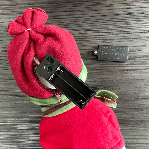 NEW Avon Carolers Musical Stuffed Figurines, Set of 2, Boy Sings Deck The Halls - Picture 16 of 16